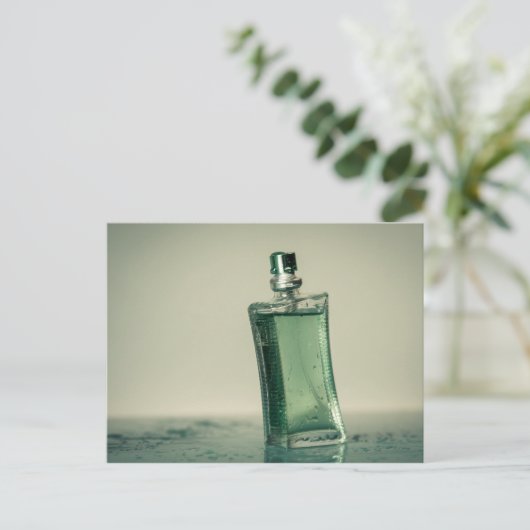 Carte Postale Bouteille de parfum de mode (Debout devant)