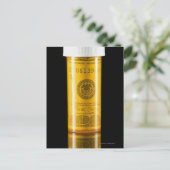 Carte Postale Bouteille d'ordonnance avec billet de cent dollars (Debout devant)