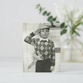 Carte Postale Boy Holding (Debout devant)