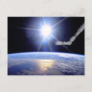 Carte Postale Bras robotisé de la navette spatiale en orbite ter
