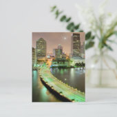 Carte Postale Bridge leads across waterway to downtown (Debout devant)