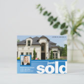 Carte Postale Bright blue Juste vendu annonce immobilière modèle (Debout devant)