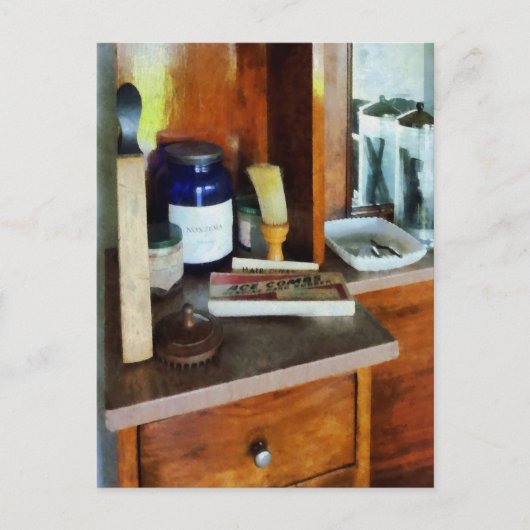 Carte Postale Brosse à raser et boîte à peignes (Devant)