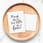 Carte Postale Brosse Script Petit Mais Fierce William Shakespear<br><div class="desc">Élégant script de brosse noire de la citation "bien qu'elle soit peu, elle est féroce" de A Midsummer Night's Dream de William Shakespeare contre un arrière - plan blanc. *Veuillez noter que le filigrane Zazzle qui apparaît dans l'aperçu du zoom n'apparaîtra PAS sur le produit imprimé final. © Bois de...</div>