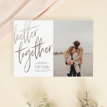 Carte Postale Brossé Silver Mieux Ensemble Enregistrer La Date P<br><div class="desc">Créez votre propre sauvegarde des cartes de date! Ce design présente "meilleur ensemble" en fausse calligraphie argentée avec vos noms et date mariage en simple typographie. Votre photo de fiançailles personnalisée apparaît à droite. Cliquez sur "Personnalisez ce modèle" pour changer les détails à votre place ! N'hésitez pas à me...</div>