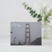 Carte postale brumeuse de golden gate bridge (Debout devant)