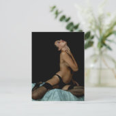 Carte Postale Brune superbe et lubrique (Debout devant)