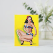Carte Postale Brunette en Bikini Pin Up (Debout devant)