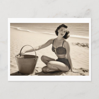 Carte Postale Brunette Pinup Une journée à la plage