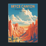 Carte Postale Bryce Canyon National Park Travel Art Vintage<br><div class="desc">Design d'illustration vectorielle de Bryce Canyon. Le parc est une vaste réserve dans le sud de l'Utah,  connue pour ses hoodoos couleur pourpre,  qui sont des formations rocheuses en forme de flèche.</div>