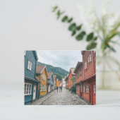 Carte Postale bryggen bergen rue norway (Debout devant)