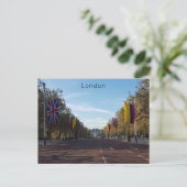 Carte postale Buckingham Palace (Debout devant)