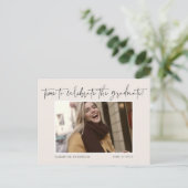 Carte Postale Budget - Script manuscrit Photo 2022 Graduation (Debout devant)