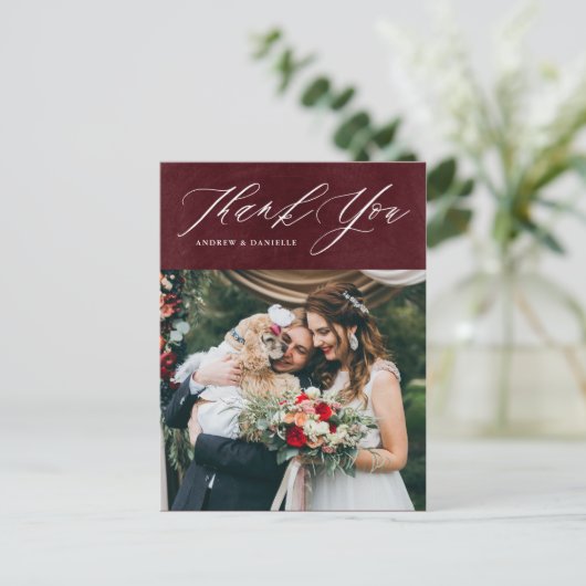 Carte Postale Burgundy Élégant Script Vertical Mariage Merci (Debout devant)