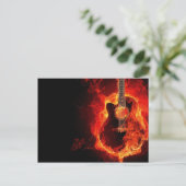 Carte Postale Burning Guitar, Orange Flames Music Rock Band (Debout devant)