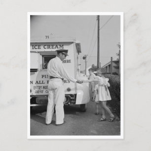 Carte Postale Buying Ice Cream