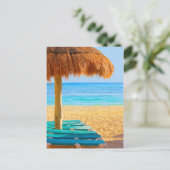 Carte Postale Cabine D'Herbe Et Transats Sur La Plage (Debout devant)