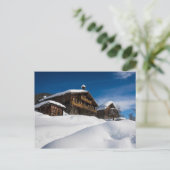 Carte Postale Cabines en bois traditionnelles dans la neige (Debout devant)