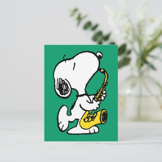 Carte Postale cacahuètes | Lecteur Snoopy Saxophone (Debout devant)