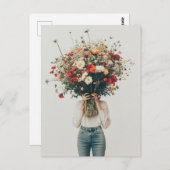 Carte Postale Caché derrière les fleurs (Devant / Derrière)