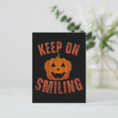 CARTE POSTALE CADEAU D'HALLOWEEN CONTINUEZ À SOURIRE (Debout devant)