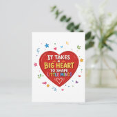 Carte Postale Cadeau pour Enseignant Forme de Coeur Géant Petits (Debout devant)