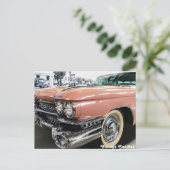 Carte Postale Cadillac Vintage rose (Debout devant)