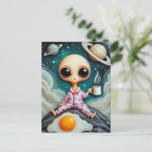 Carte Postale Café Alien avec oeuf et café assis sur le rocher (Debout devant)