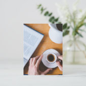 Carte Postale Café et livre ; Dimanche Lazy (Debout devant)