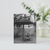 Carte Postale Café extérieur avec éclat de couleur (Debout devant)