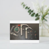 CARTE POSTALE CAFÉ POUR ANESTHÉTISTES (Debout devant)