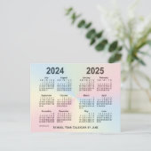 Carte Postale Calendrier de l'école Rainbow Cloud 2024-2025 par  (Debout devant)