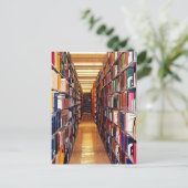 Carte Postale Calendrier des piles de bibliothèque (Debout devant)