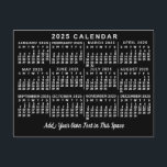 Carte Postale Calendrier mensuel de l'année 2025 Classique Noir<br><div class="desc">Cette carte postale de calendrier pour l'année 2025 affiche les jours de la semaine pour chaque mois en blanc sur fond noir. C'est le calendrier mensuel minimaliste parfait si vous recherchez une présentation simple et classique. Vous saurez toujours quelle date nous sommes et vérifiez les jours de la semaine grâce...</div>