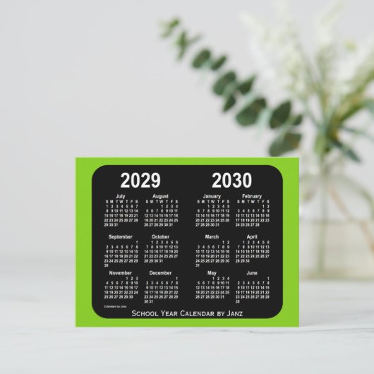Carte Postale Calendrier scolaire néon jaune-vert 2029-2030 par  (Debout devant)