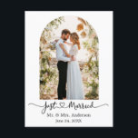 Carte Postale Calligraphie Arc moderne Coeur Photo Juste Marié<br><div class="desc">Script de calligraphie moderne élégant Coeur juste marié - Arch Photo Cadre Mariage Faire-part Carte postale - Noir & Blanc</div>