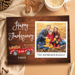 Carte Postale Calligraphie Bois Thanksgiving Camion Instantané P<br><div class="desc">Script Moderne De Calligraphie Amusante. Bon thanksgiving Instant Camera Style Photo Holiday Carte postale inclut Watercolor Vintage Camion rouge avec Citrouilles. Bois rustique.</div>