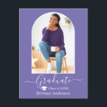 Carte Postale Calligraphie Casquette Arc moderne Périwinkle Grad<br><div class="desc">Cadre photo Arc moderne - Script de calligraphie tendance - Faire-part de graduation photo Carte postale - Périwinkle - Casquette de graduation</div>