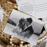 Carte Postale Calligraphie moderne Script Mariage Photo Merci<br><div class="desc">Cette carte postale Mariage de script de calligraphie moderne comprend votre photo de mariage complète,  avec superposition de script de calligraphie. Customisez votre mariage spécial merci au dos,  ou retirez-le pour laisser le dos vide pour votre message de remerciement manuscrit.</div>