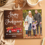 Carte Postale Calligraphie Rustique Bois Photo Thanksgiving Cami<br><div class="desc">Calligraphie rustique bois amusant Script Watercolor Vintage Camion rouge avec Citrouilles et feuilles d'automne - Bon thanksgiving Famille Photo Carte postale</div>