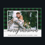 Carte Postale Calligraphie Vert Plaid Couple Photo Noël<br><div class="desc">Calligraphie moderne Script Vert Plaid Couple Photo Noël Carte postale</div>