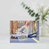 Carte Postale Caméra Crayon Vs - Crow (Debout devant)