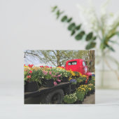 Carte Postale Camion rouge avec fleurs de printemps et arc en ci (Debout devant)