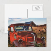 Carte Postale Camion rouille orange Dodge avec ferme abandonnée (Devant / Derrière)