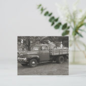 Carte Postale Camion vintage (Debout devant)