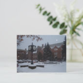 Carte Postale campus couvert de neige (Debout devant)