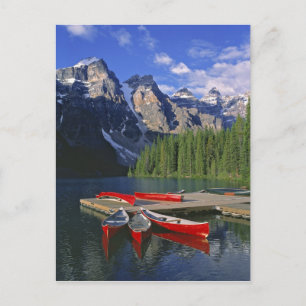Carte Postale Canada, Alberta, Moraine Lake. Des pirogues rouges