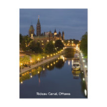 Canal Rideau et édifices du Parlement à la nuit