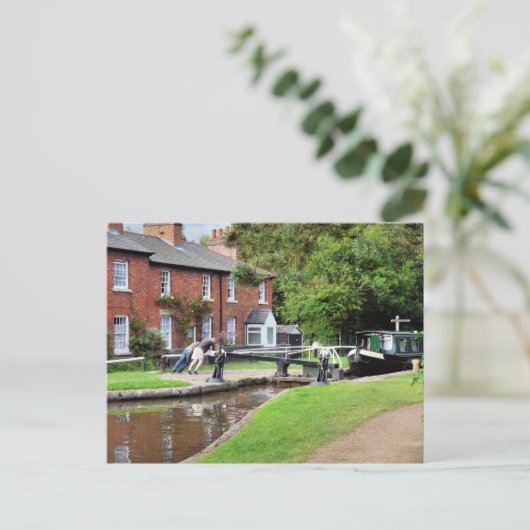 CARTE POSTALE CANAUX (Debout devant)