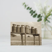 Carte Postale Canettes vintages de lait (Debout devant)